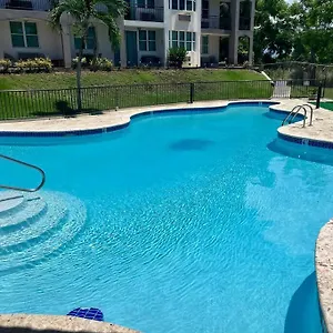 Lovely 2 Bedroom With Pool And Access Apartment